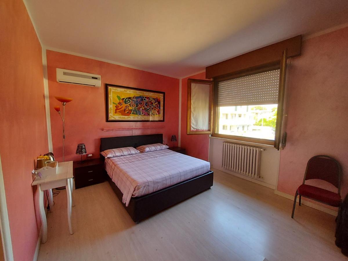 B&B Desenzano Дезенцано-дель-Гарда Екстер'єр фото