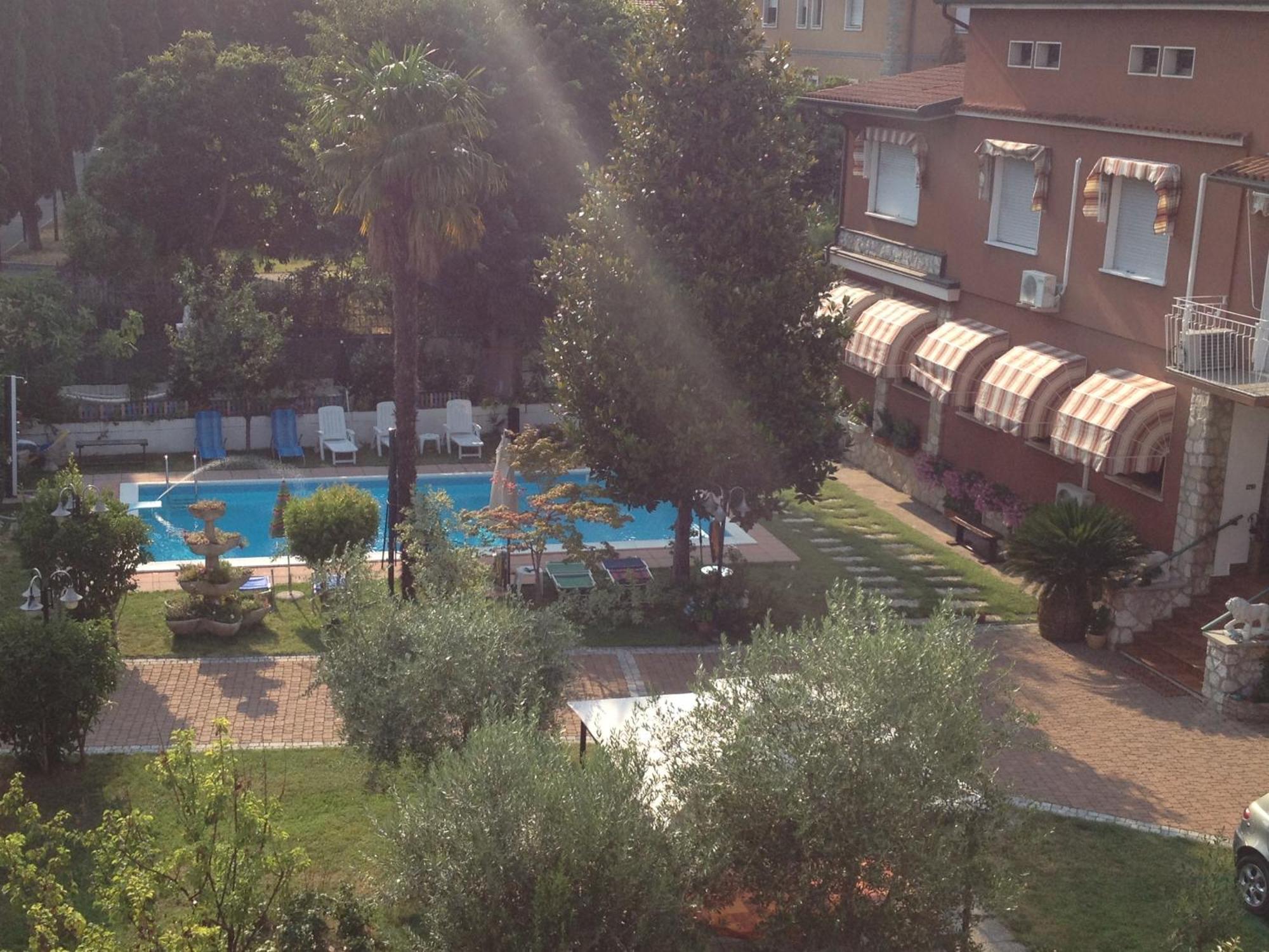 B&B Desenzano Дезенцано-дель-Гарда Екстер'єр фото