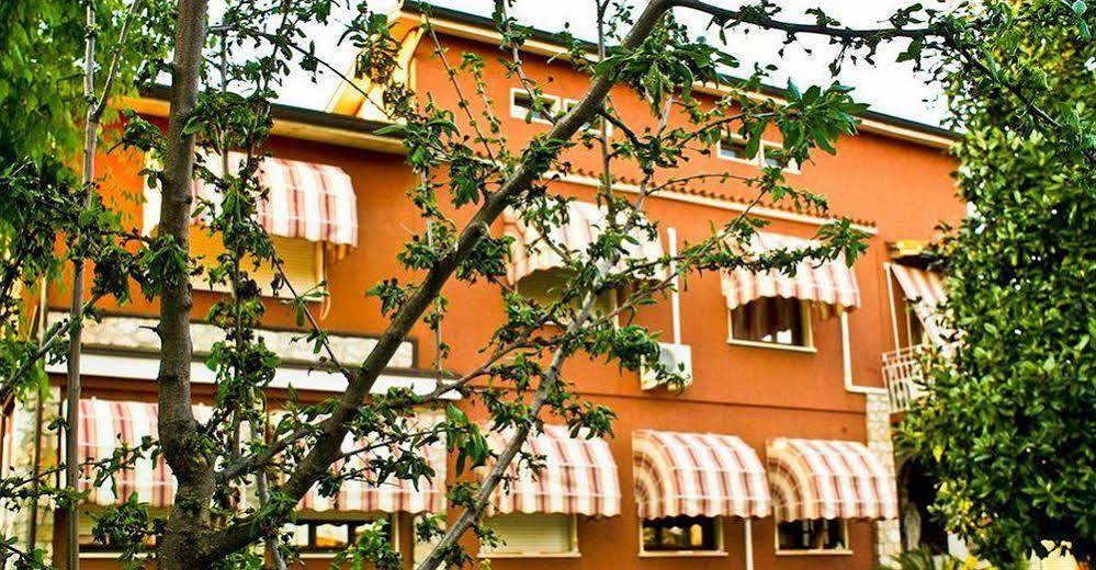 B&B Desenzano Дезенцано-дель-Гарда Екстер'єр фото